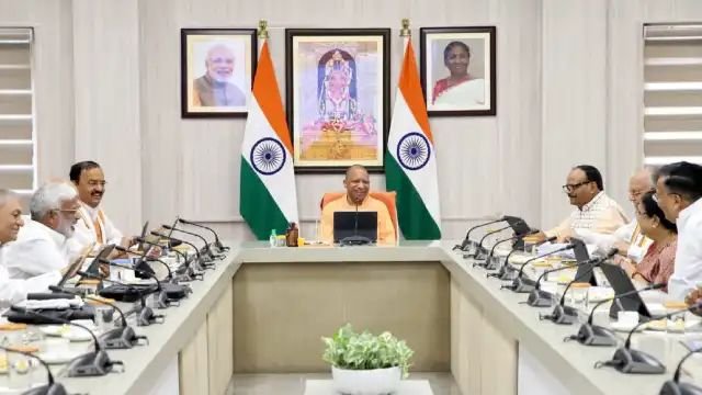 UP के दस लाख शिक्षकों को मिल सकती है कैशलेस इलाज की सुविधा, कैबिनेट की बैठक में आज फैसला संभव