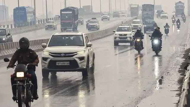 बारिश के बाद अब सताएगी गलन भरी सर्दी, कोहरे संग बर्फीली हवाएं बढ़ायेंगी ठंड