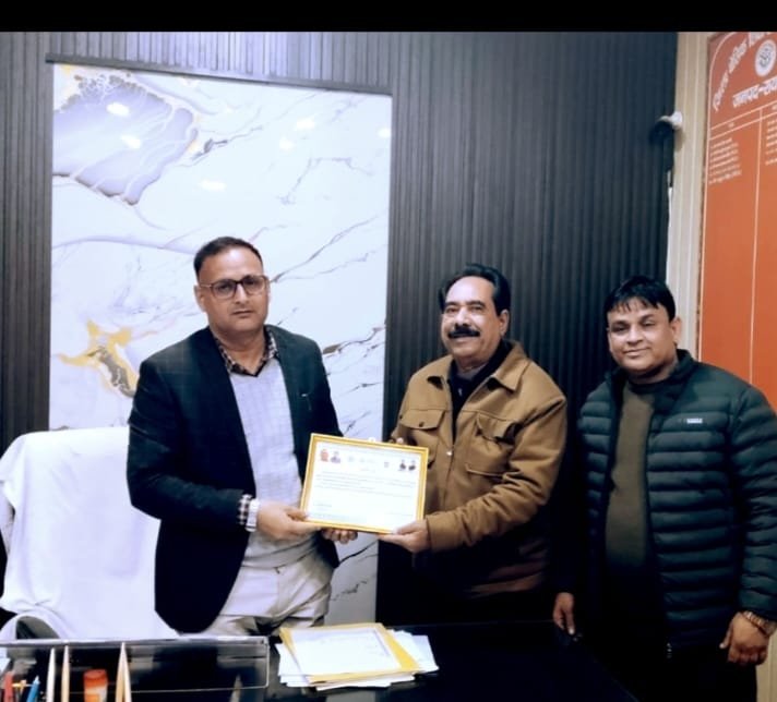 रायबरेली-जिला बेसिक शिक्षा अधिकारी को राज्यमंत्री ने किया सम्मानित 