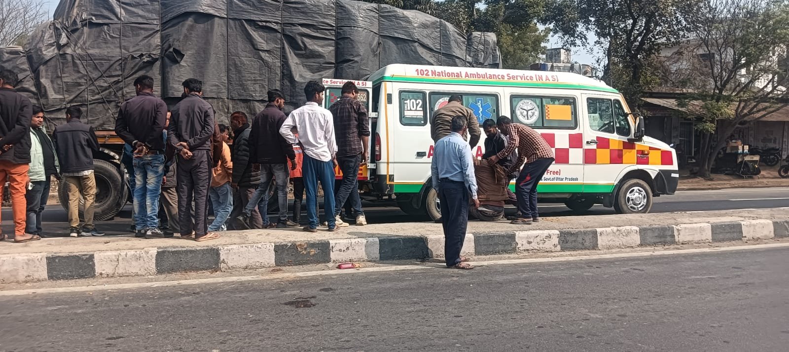 रायबरेली: तेज रफ्तार स्कॉर्पियो ने मोटरसाइकिल सवार को मारी टक्कर, हालत गंभीर