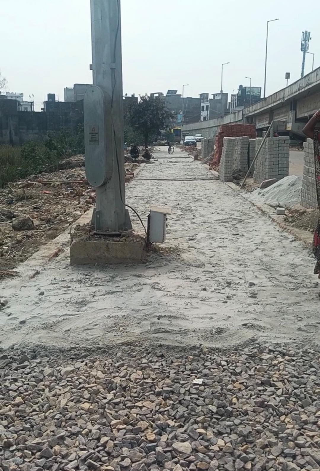 रायबरेली-भ्रष्टाचार की बुनियाद पर किया जा रहा तालाब सौंदर्यीकरण कारण कार्य,........