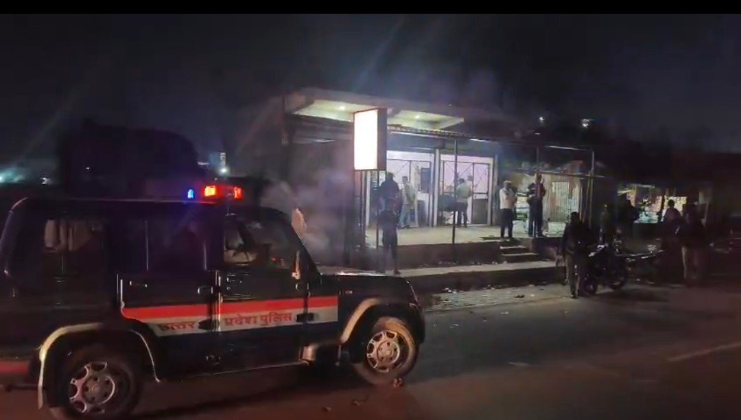 रायबरेली-गुटखा-पान मसाला महंगा होने पर हुआ बवाल दुकानदार ने महिला समेत कई लोगो को लाठी-डंडों से जमकर पीटा