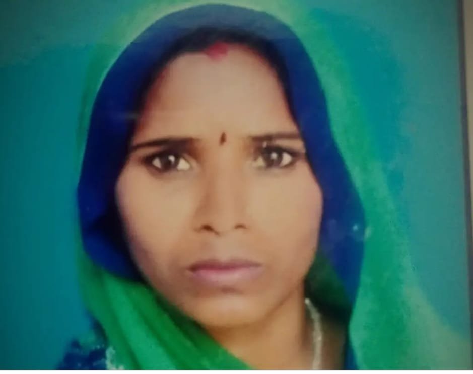 रायबरेली-स्वयं का बैलेंस बिगड़ने से बाइक से गिरी महिला, अज्ञात ट्रक ने कुचला, हुई मौत