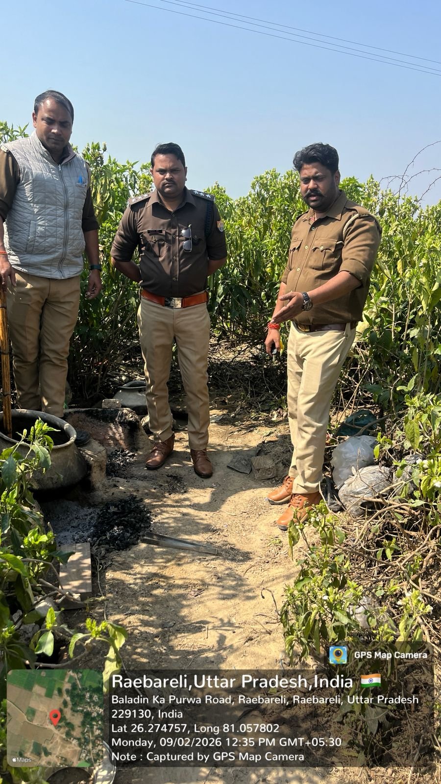 रायबरेली-दबिश के दौरान 250 कि0ग्रा0 लहन नष्ट व 65 लीटर अवैध शराब बरामद