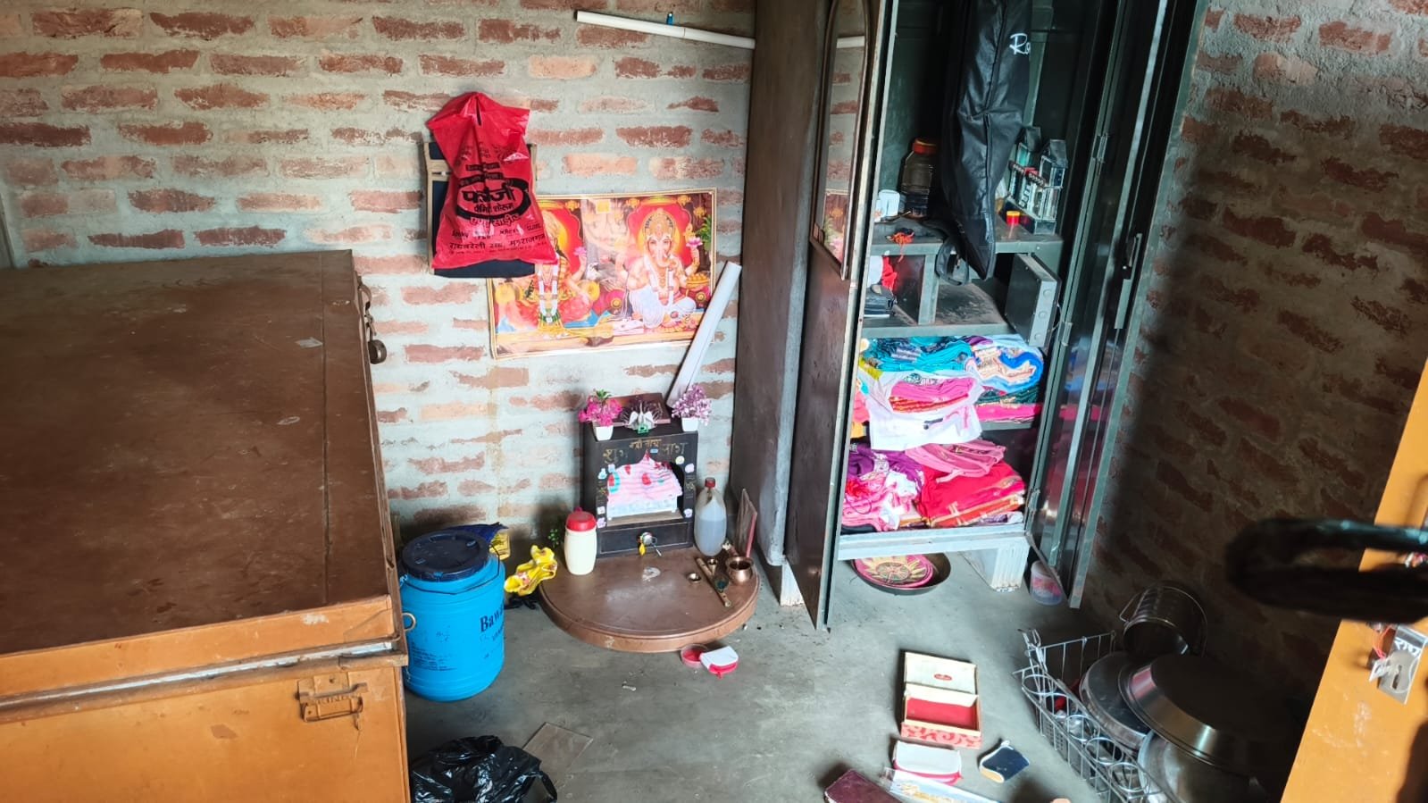 रायबरेली-शादी में गया था परिवार, चोरों ने घर में धावा बोलते हुए नगदी व जेवरात किए पार