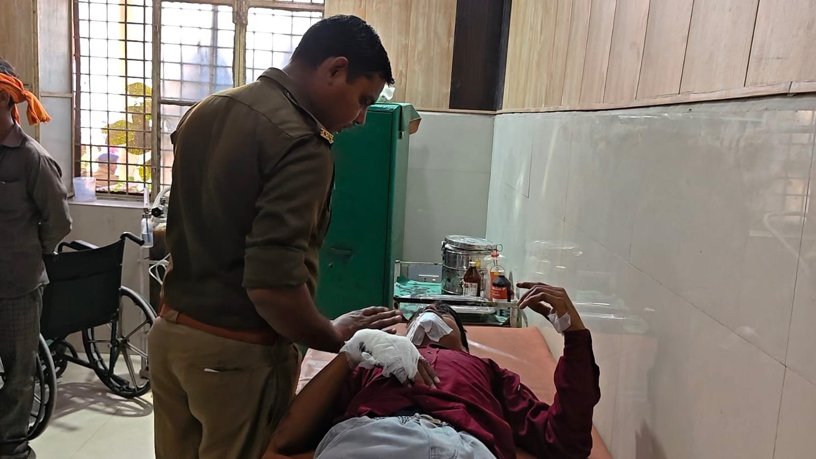 रायबरेली-आवारा मवेशी से टकराये बाइक सवार छात्र, हुए गंभीर रूप से घायल