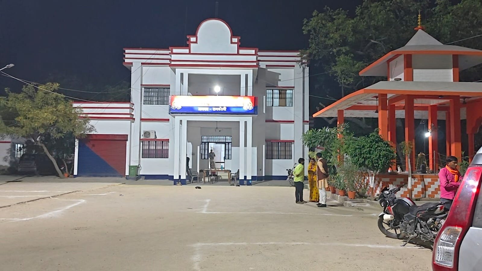 रायबरेली-गैर समुदाय के व्यक्ति से पीड़ित व प्रताड़ित शादीशुदा महिला ने थाने में प्रार्थना पत्र देकर लगाई न्याय की गुहार