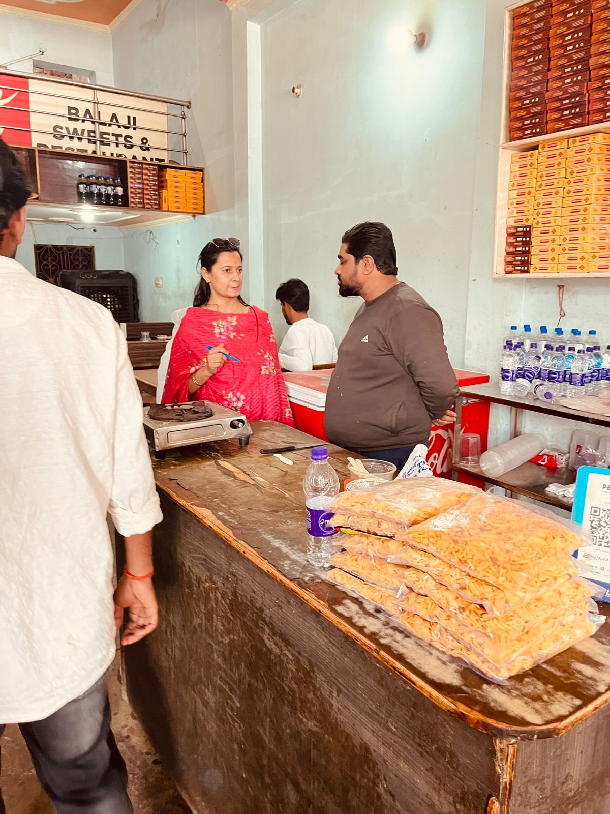 ऊँचाहार के मदारीगंज में खाद्य विभाग की बड़ी कार्रवाई, भारी मात्रा में कचौरी और तेल जब्त