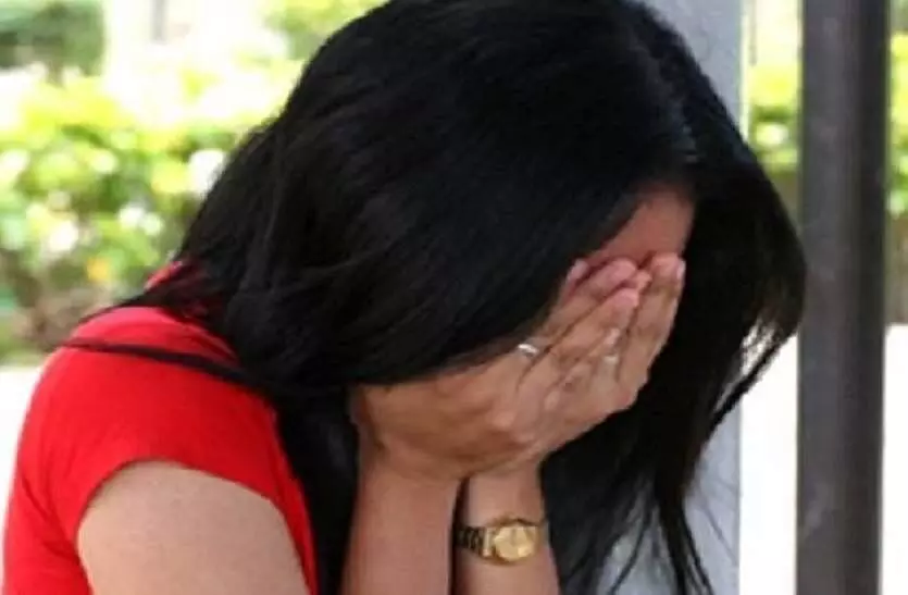 धोखे का शिकार हुई BMS की छात्रा, प्रेमी पहले से था शादीशुदा !