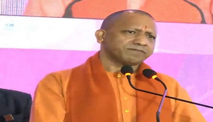 मुंबई में प्रवासी UP के लोगों को CM योगी ने इन्वेस्टर्स समिट का दिया निमंत्रण, बोले- आत्मनिर्भरता की ओर बढ़ रहा UP