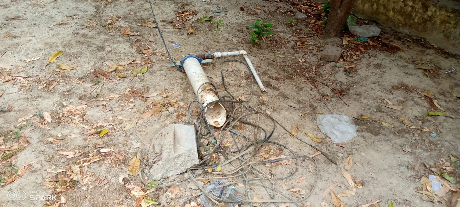 Raibareli-BDO आवास परिसर से चोरों ने समरसेबुल मोटर व पाईप चोरी कर पुलिस को दे दी चुनौती।