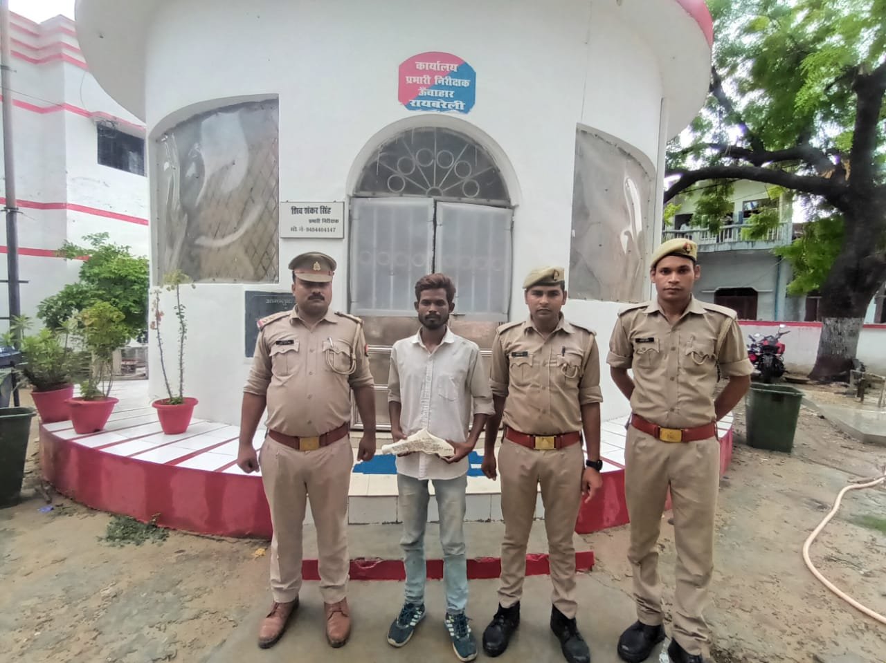 Raibareli- पुलिस ने एक युवक को अवैध असलहे के साथ गिरफ्तार कर भेजा जेल,,,