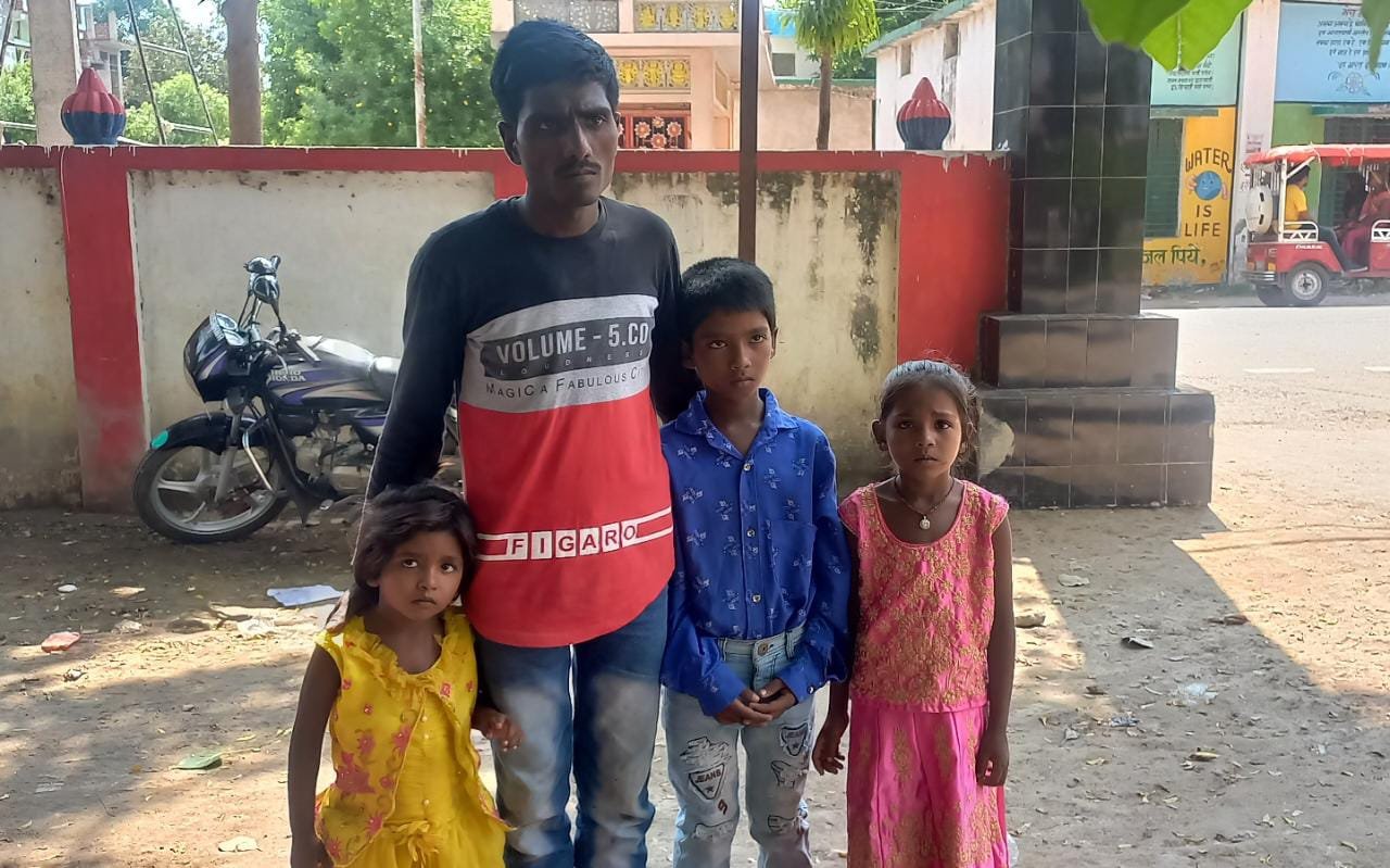 Raibareli-तीन मासूम बच्चों को छोड़कर पत्नी हुई  फरार,,,,,