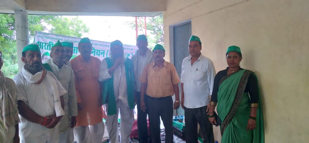 Raibareli-सरेनी विद्युत उपकेंद्र के सामने सम्पन्न हुई भारतीय किसान यूनियन (दद्दू गुट ) की बैठक*