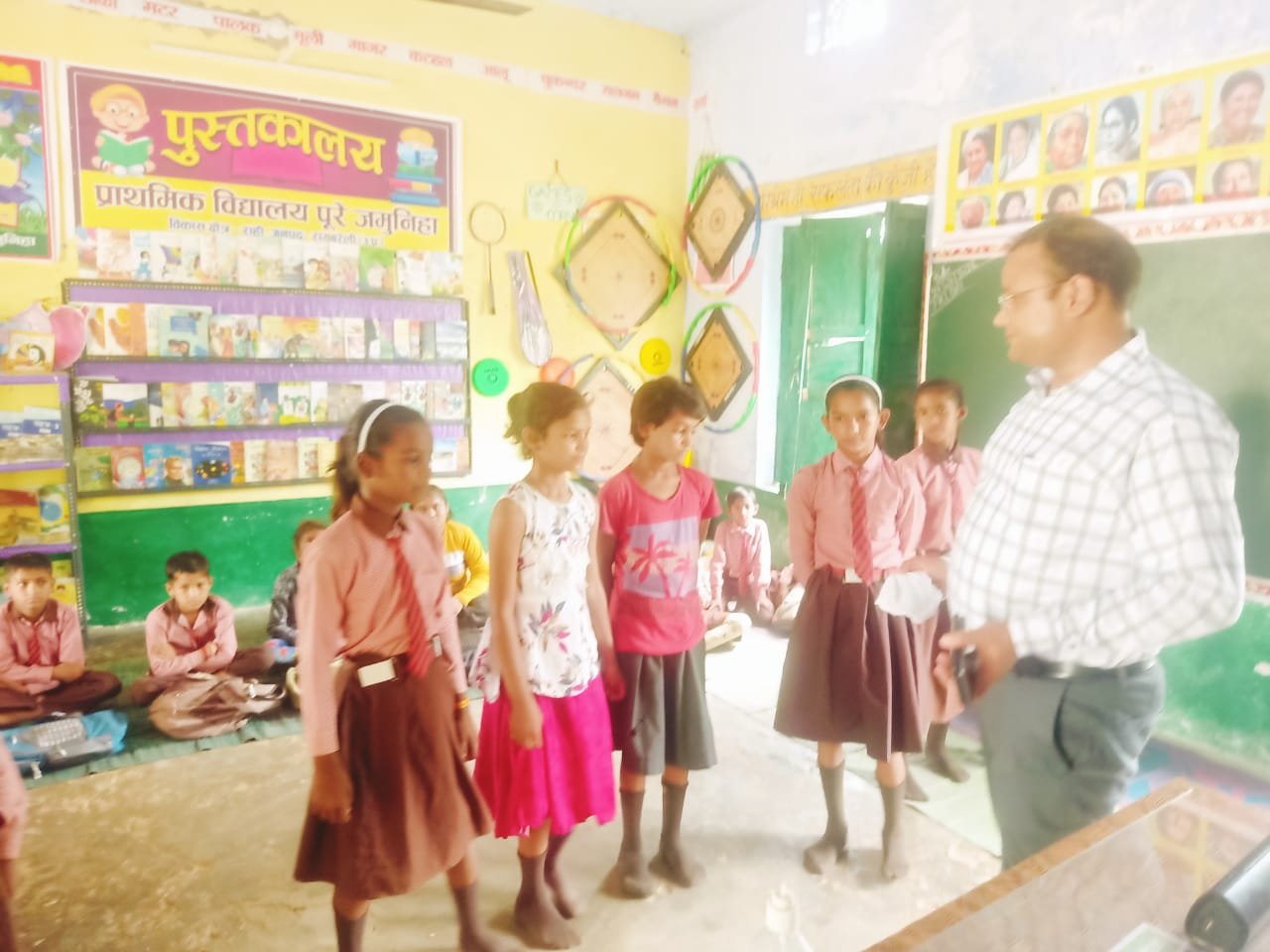 Raibareli-परिषदीय विद्यालय को संवारने का राही बीडीओ ने उठाया बीड़ा