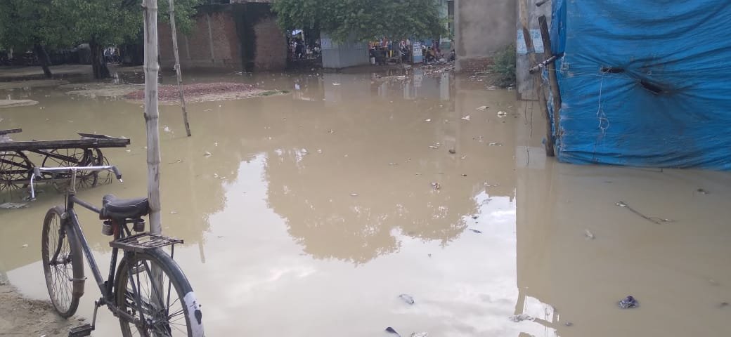 Raibareli-तेज बारिश ने खोल दी सरेनी बाजार की जल निकासी की व्यवस्था की कलई*
