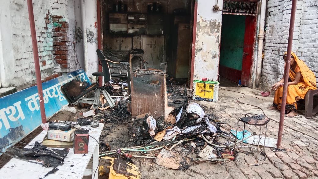 Raibareli- ग्राम पंचायत अधिकारी के आफिस में शाॅट सर्किट से लगी आग सारे दस्तावेज जलकर खाक