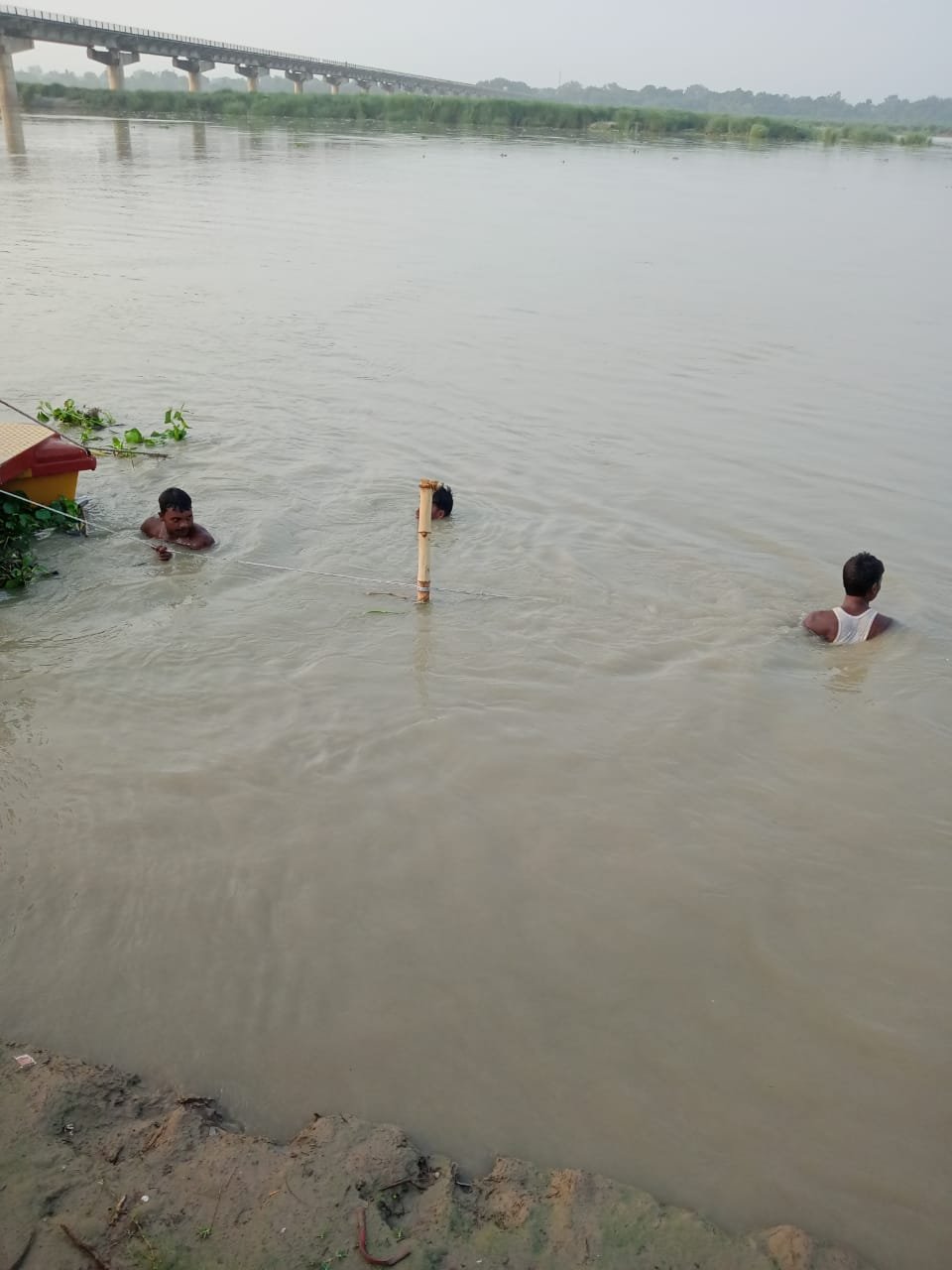 Raibareli-गंगा स्नान करते समय डूबा युवक*