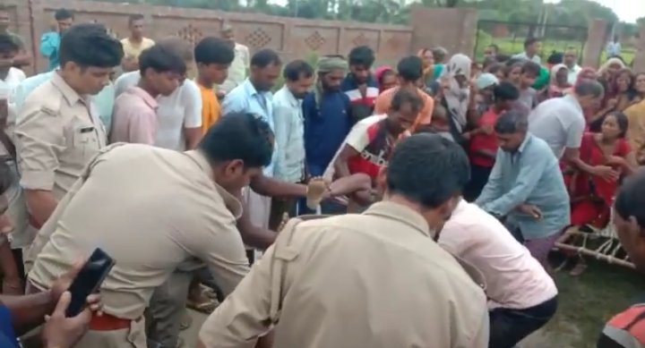 Raibareli-आकाशीय बिजली गिरने से मवेशी चरा रहे अधेड़ की मौत*