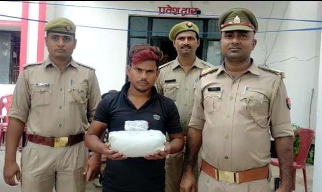 Raibareli- गांजा बेचने जा रहे युवक को पुलिस नें गिरफ्तार कर भेजा जेल