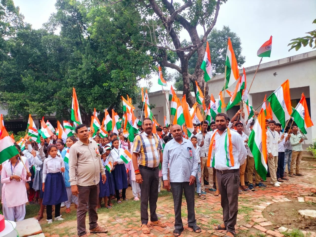 Raibareli-हर घर तिरंगा' के तहत श्री नेहरु इंटर कालेज विष्णुखेड़ा के बच्चों ने निकाली प्रभातफेरी*