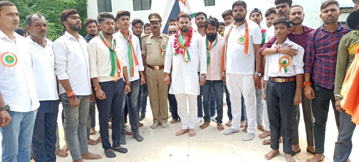 Raibareli-समाजसेवी अजय प्रताप सिंह के नेतृत्व में निकाली गई तिरंगा यात्रा*