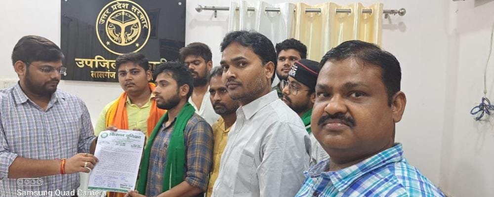 Raibareli-किसान यूनियन ने लालगंज तहसील में एसडीएम के माध्यम से मुख्यमंत्री को सौपा ज्ञापन 
