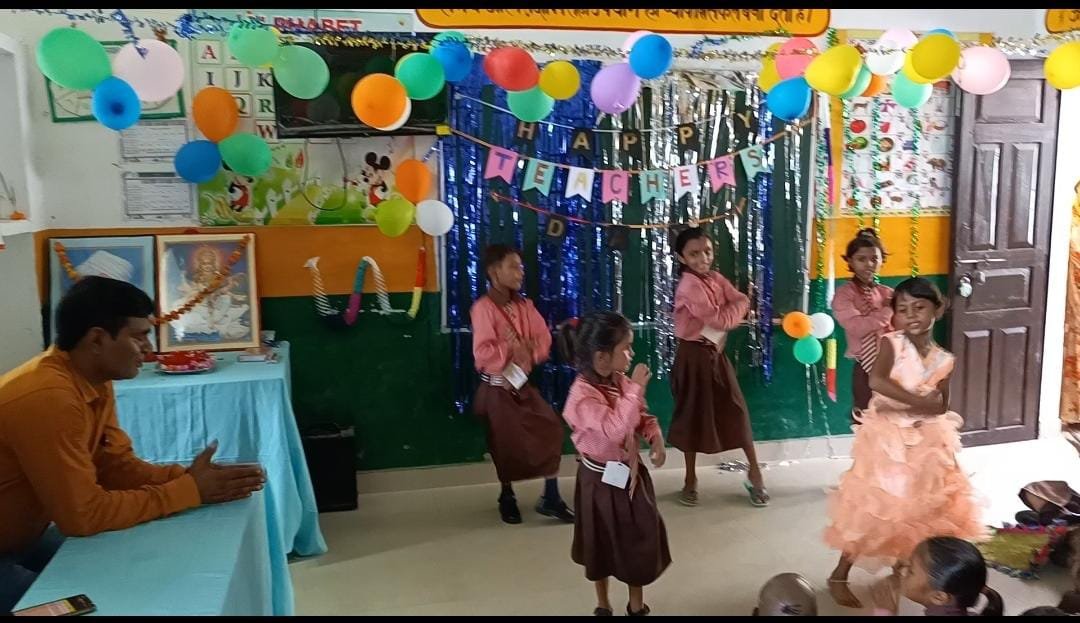 Raibareli-प्राथमिक विद्यालय टिकरिया में शिक्षक दिवस पर सम्मान समारोह आयोजित
