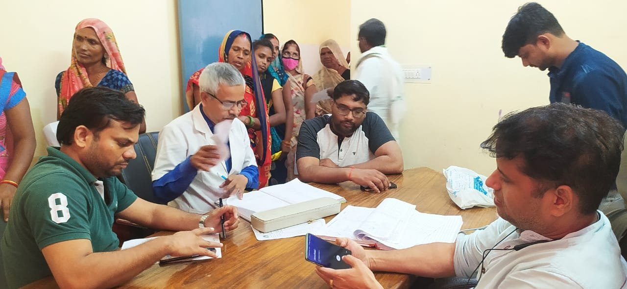 Raibareli-प्रधानमंत्री के जन्म दिवस पर सी एच सी  सलोन  में स्वास्थ्य मेले का आयोजन सम्पन्न हुआ।