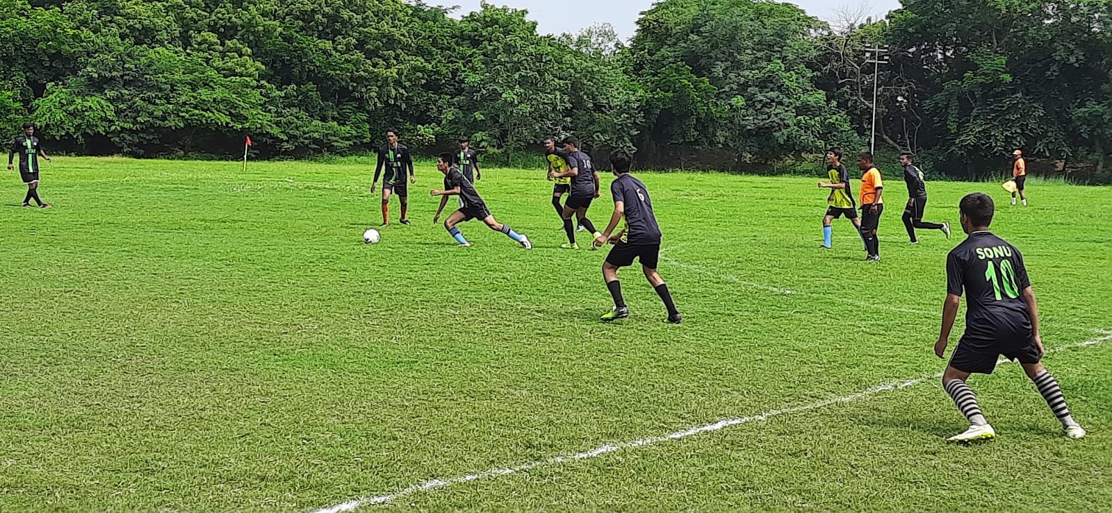 रायबरेली-सरस्वती विद्या मंदिर एनटीपीसी में चल रहे फुटबॉल वा योगासन का दुसरा दिन,,,,