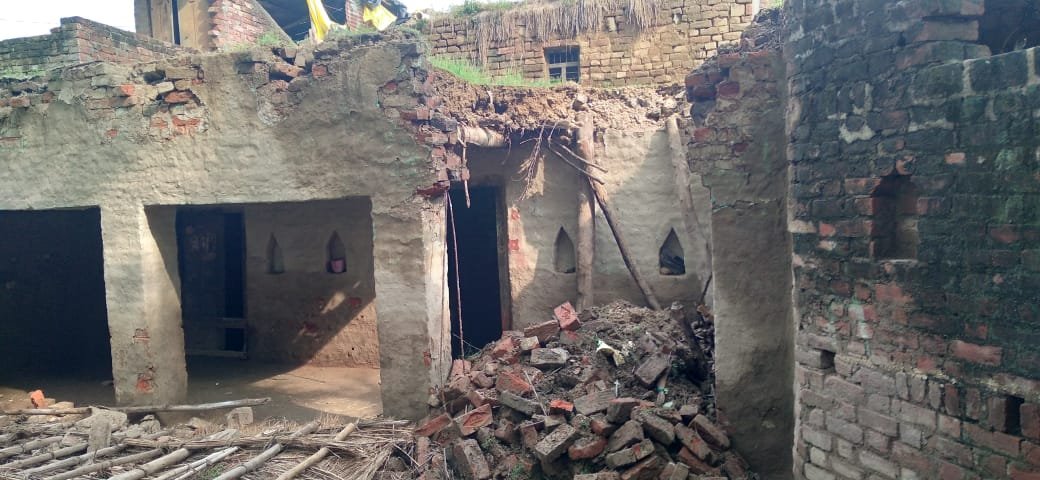 रायबरेली-लगातार हो रही बारिश के चलते धराशायी हुआ मकान*