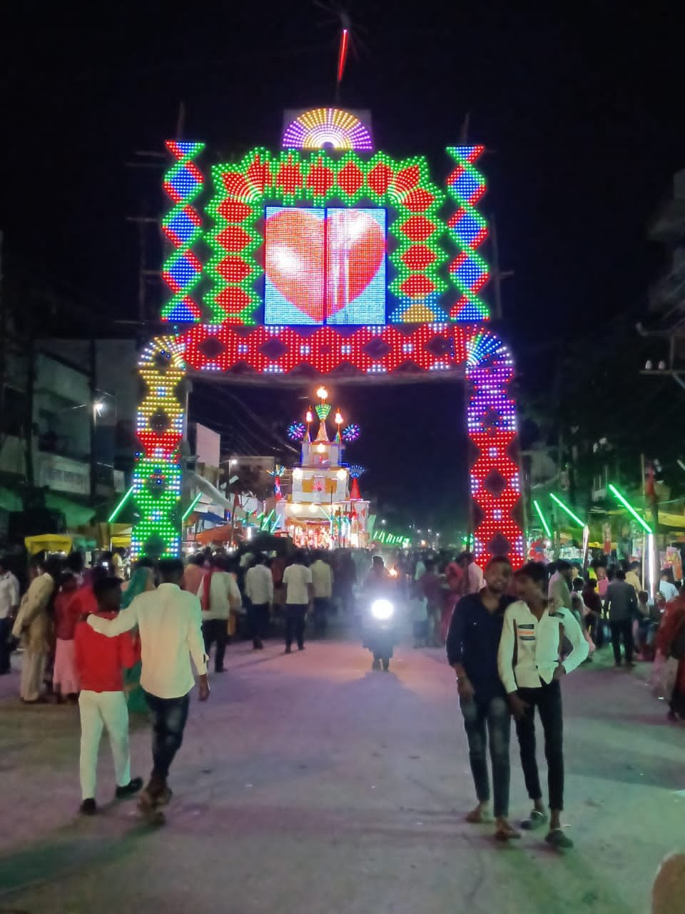 धूमधाम व हर्षोल्लास के साथ मनाया गया सलोन का ऐतिहासिक भरत मिलाप।