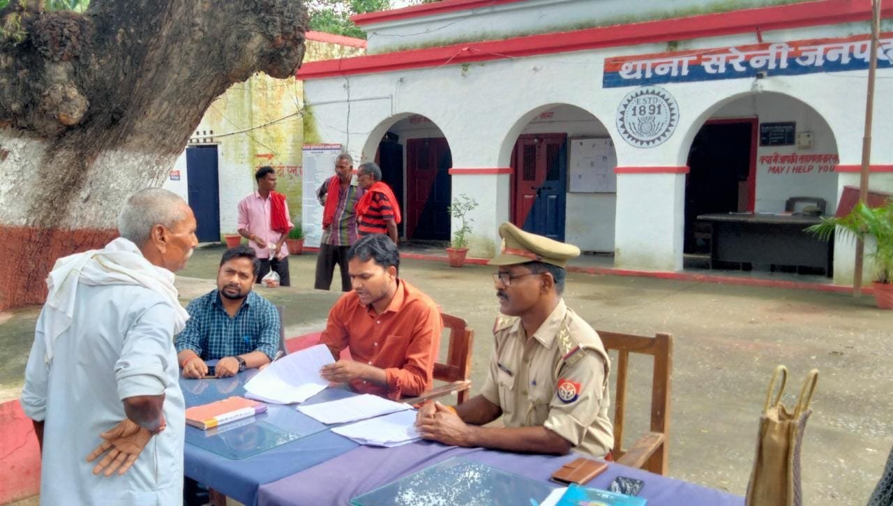 Raibareli-थाना समाधान दिवस में तहसीलदार,नायब तहसीलदार  व थानाध्यक्ष ने सुनीं फरियादियों की फरियाद*