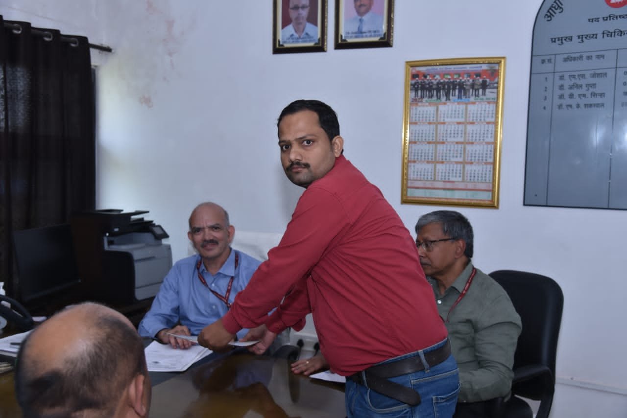 Raibareli-रेल कोच अस्पताल में स्वास्थ्य सुविधाएं सुचारू रूप से चलाए जाने की यूनियन ने उठाई मांग*