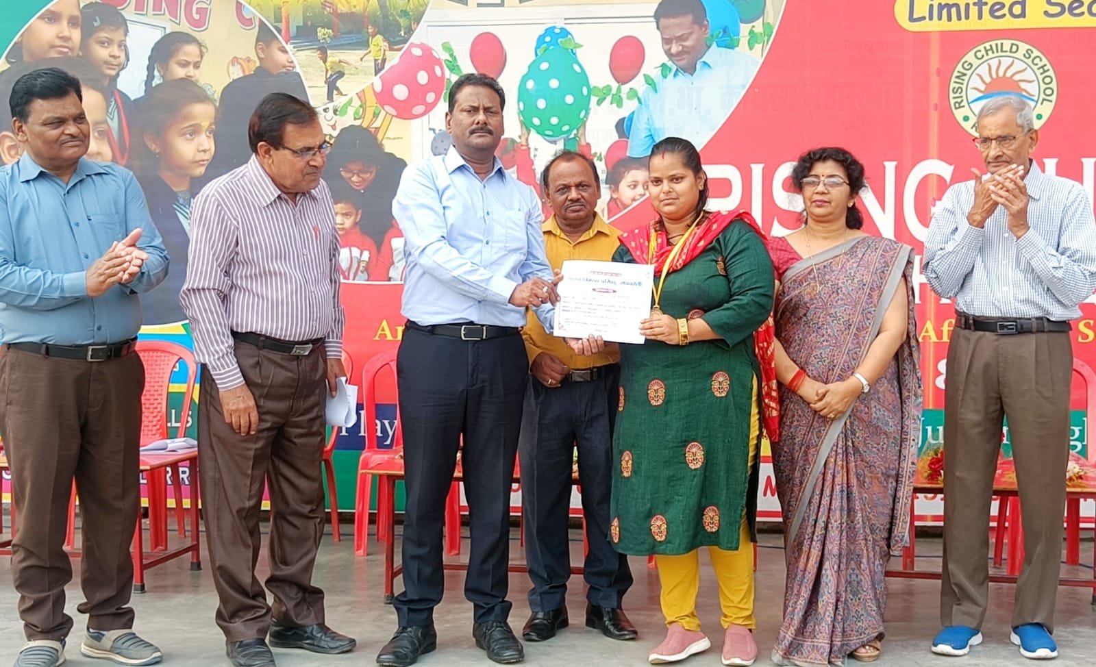 Raibareli-बच्चों को संस्कारिक बनाने के लिए राइजिंग चाइल्ड स्कूल मे किया गया गुरुवंदन कार्यक्रम*