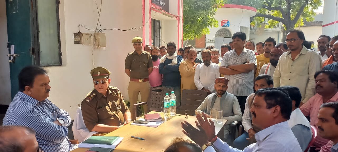 रायबरेली- रेलवे गेट बंद किए जाने के विरोध में व्यापारियों ने मांगा पांच दिन का समय,,,,,