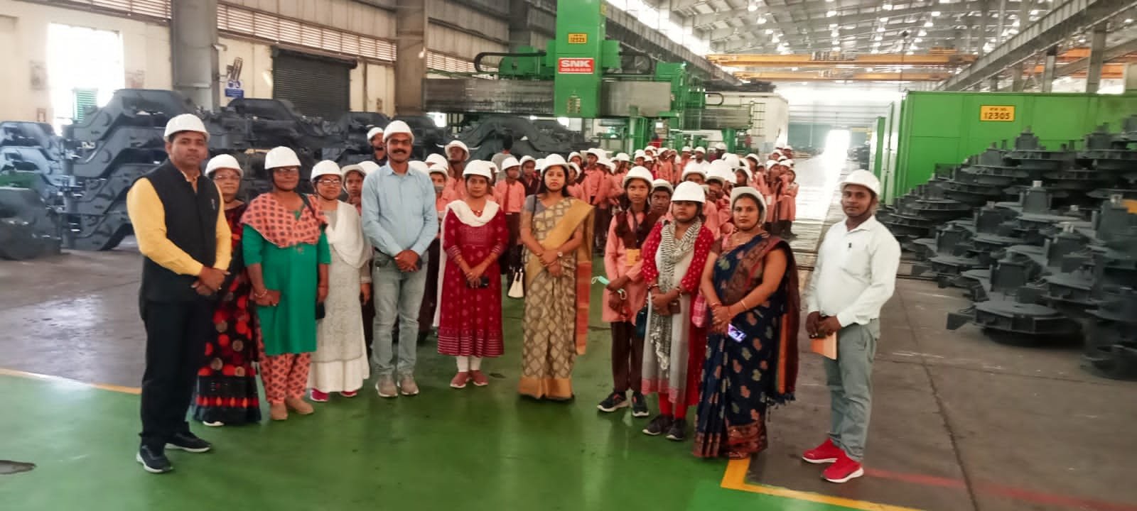 Raibareli-विकास क्षेत्र नगर व जगतपुर के बच्चो ने किया रेल कोच कारखाने का एक्सपोजर विजिट*