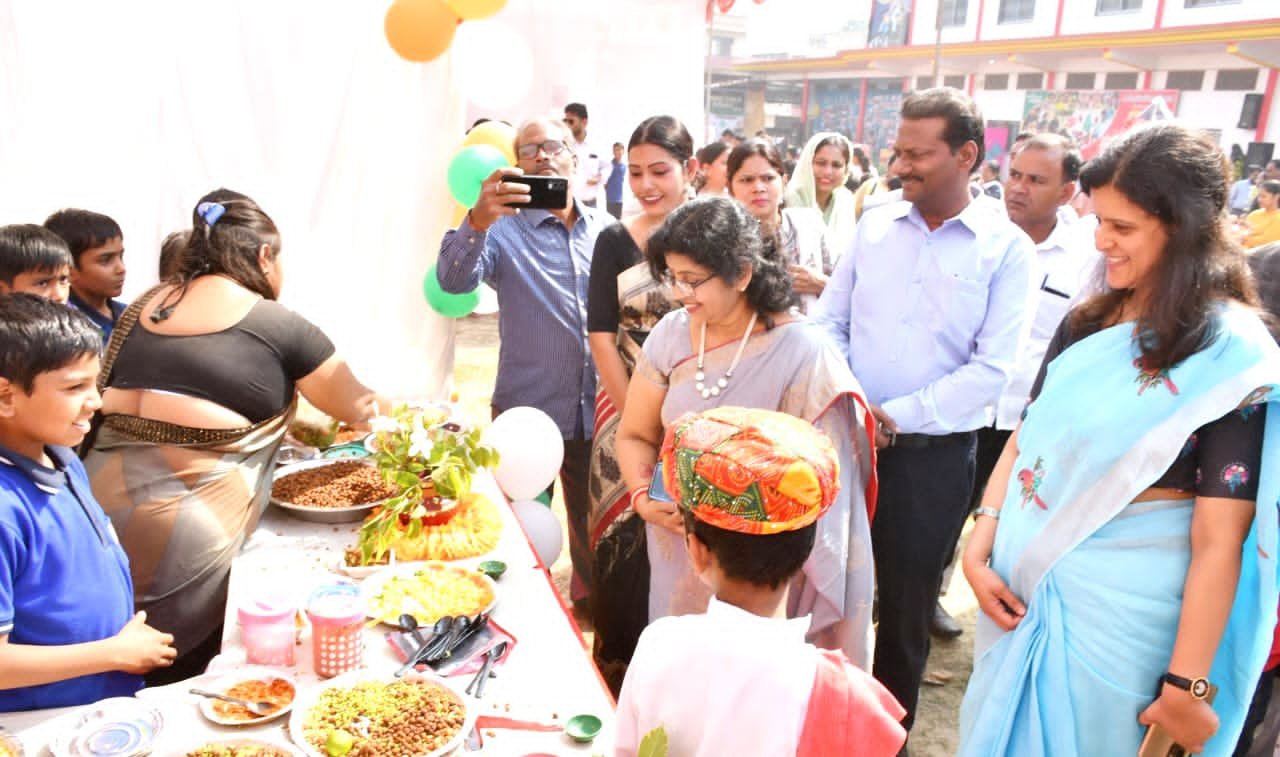 रायबरेली-बाल दिवस पर राइजिंग चाइल्ड स्कूल के बच्चों ने मचाई धमाल"