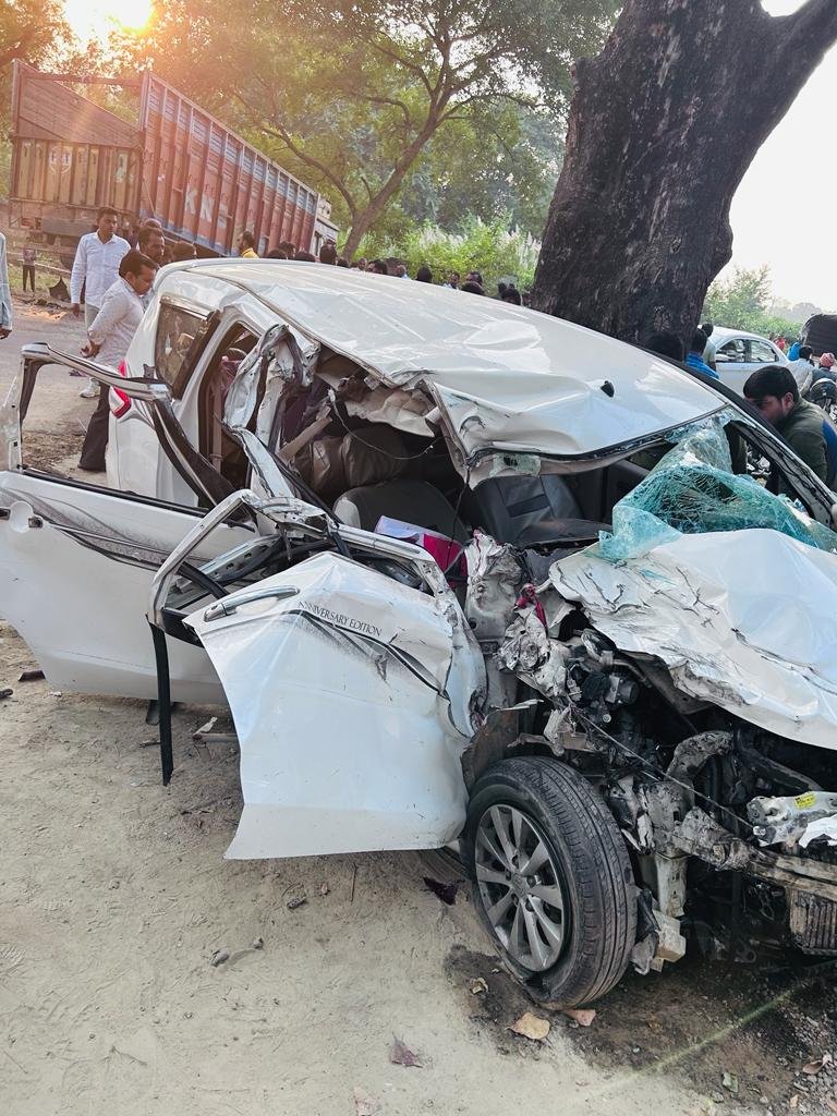 रायबरेली-बारातियों से भरी कार ट्रक से टकराई आधा दर्जन से अधिक लोग गंभीर रूप से घायल।