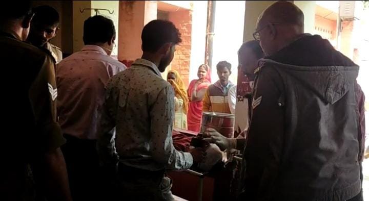 रायबरेली-खड़े बाइक सवार से टकराकर बाइक सवार पिता पुत्र घायल,,,,