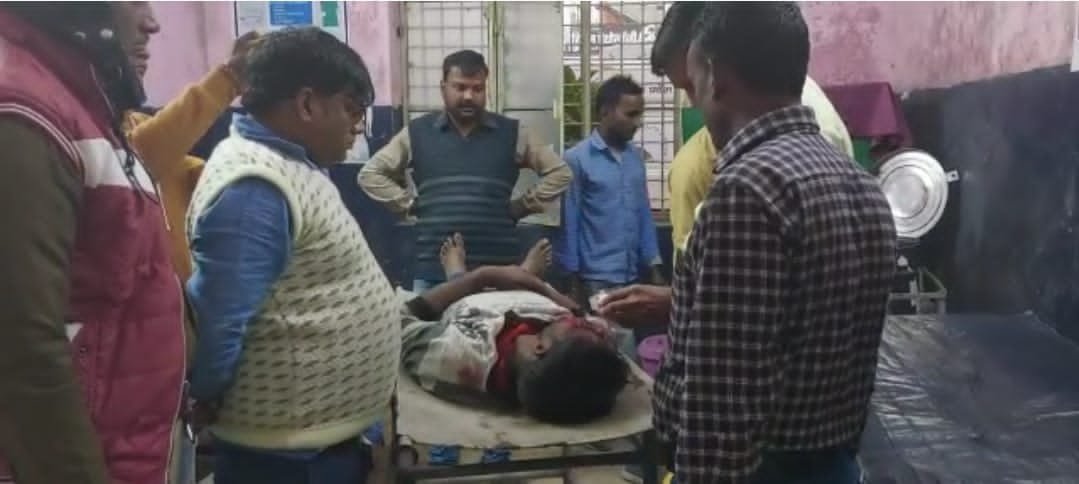 रायबरेली-अनियंत्रित बाइक सवार गिरा  गंभीर रूप से घायल