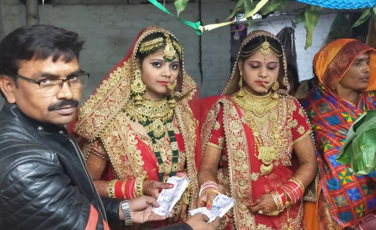 Raibareli-एक ही पिता की दो बेटियों की शादी में दोनों को दिया 10200 की सहायता धनराशि