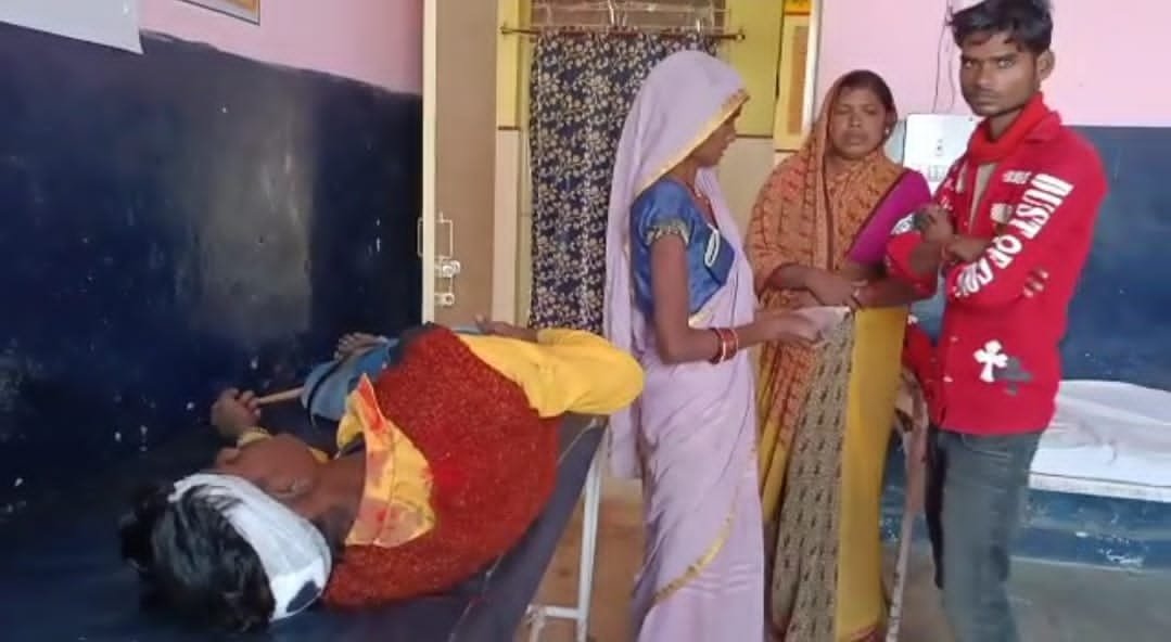 रायबरेली-ट्रैक्टर ड्राइवर से भाड़े को लेकर हुई  मारपीट गंभीर घायल