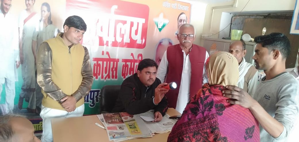 Raibareli-निशुल्क चिकित्सा शिविर में नेत्र रोगियों की गई जांच