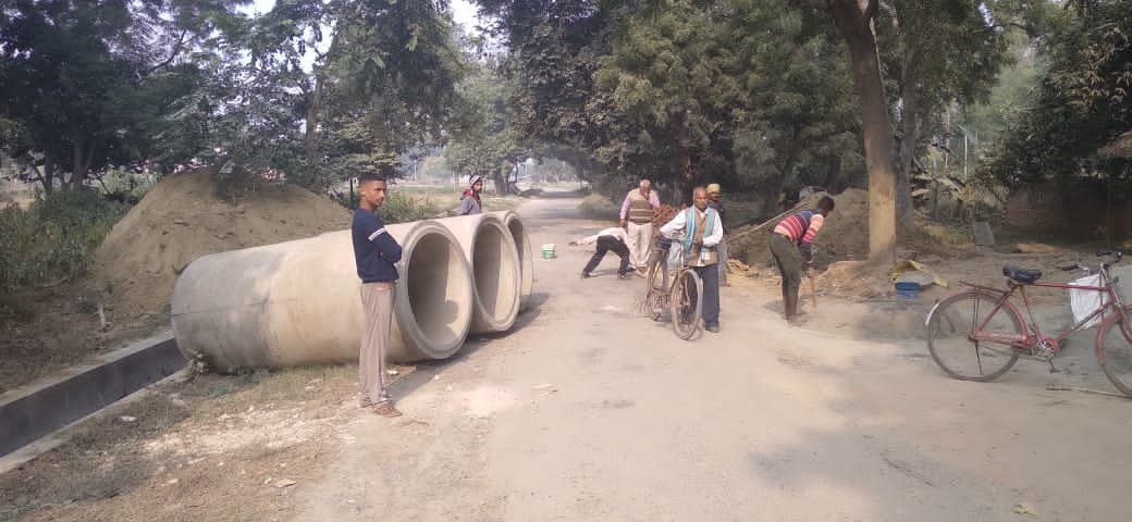 Raibareli-सड़क निर्माण से गदगद हुए ग्रामीण*