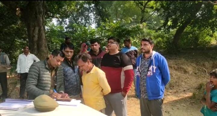 रायबरेली- युवक का पेड में लडका मिला शव मचा हड़कंप,,,,,,