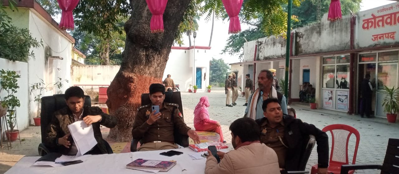 Raibareli-समाधान दिवस पर 5 मामलों का निस्तारण मौके पर किया गया।