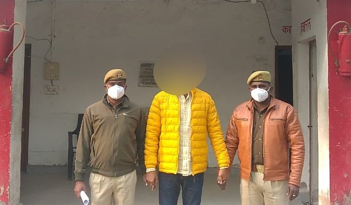 Raibareli-उपनिरीक्षक प्रकाश पांडे ने रंगदारी मांगने वाले 25 हजार के इनामी को दबोचा