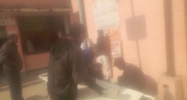 रायबरेली-जहरीला पदार्थ खाने से युवक की बिगड़ी तबीयत,जिला अस्पताल रेफर ‌