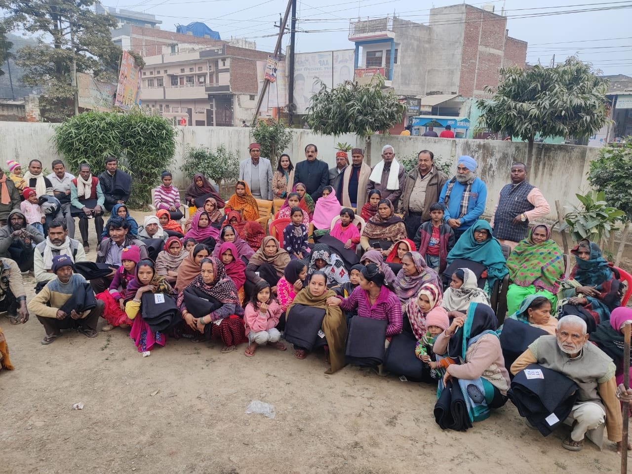 Raibareli-राष्ट्रीय स्वयंसेवक संघ के द्वारा किया गया कंबल वितरण